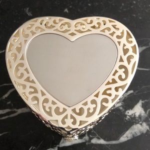 Things Remembered  Heart shaped jewelry box